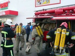 Севастопольские пожарные «тушили пожар» в торговом центре «Новая линия»