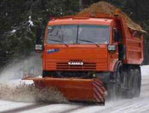 Автодорожники Севастополя утром на уборку снега направили целых ШЕСТЬ машин