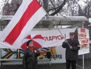 В центре 2 человека вышли на пикет в поддержку белорусской оппозиции