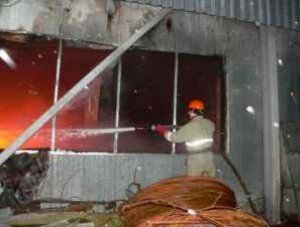 В Севастополе произошел масштабный пожар на складе