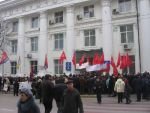 Сессию горсовета Севастополя сопровождают четыре пикета