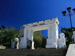 В Севастополе двое несовершеннолетних поломали памятник на Малаховом кургане
