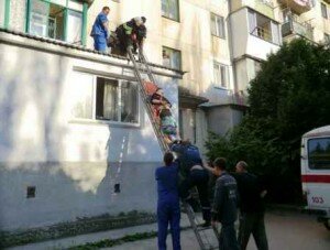 В Севастополе женщина упала с четвертого этажа