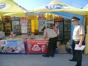Инспекторы МЧС приостановили работу 10-ти торговых точек на пляже парка Победы