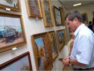 Подарок севастопольцам к Дню города — живопись в Доме Москвы