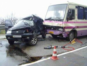 В Ялте машина столкнулась с автобусом. Пять человек в больнице