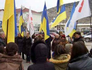 В Балаклаве активисты севастопольской «Батьківщини» провели торжественное чествование и возложили цветы к памятнику Леси Украинки