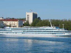 Летом-осенью севастопольский порт примет 100 круизных лайнеров