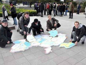 В Севастополе в День Соборности Украины собрали из пазлов карту Украины