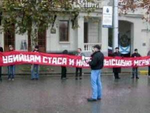 В Севастополе почтили память Анастасии Бабуровой и Станислава Маркелова, погибших два года назад в Москве от рук наемного убийцы