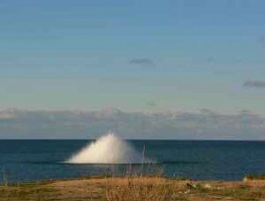 Сегодня уничтожат найденную на мысе Толстый 500-тонную бомбу времен войны