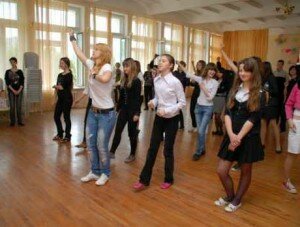 В Севастополе школьников учили танцевать рагга-денс
