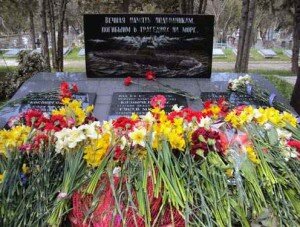 В Севастополе открыли памятный знак землякам подводникам, погибшим в мирное время